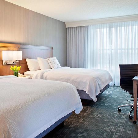 Courtyard By Marriott Pueblo Hotel Exterior photo