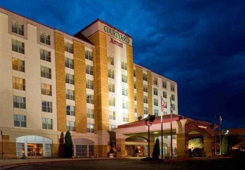 Courtyard By Marriott Pueblo Hotel Exterior photo