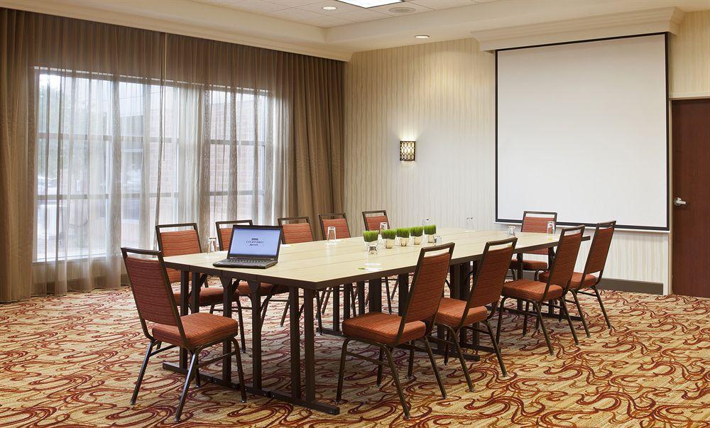 Courtyard By Marriott Pueblo Hotel Exterior photo