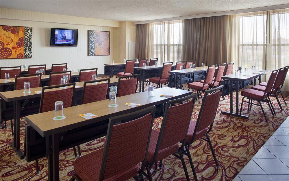 Courtyard By Marriott Pueblo Hotel Exterior photo