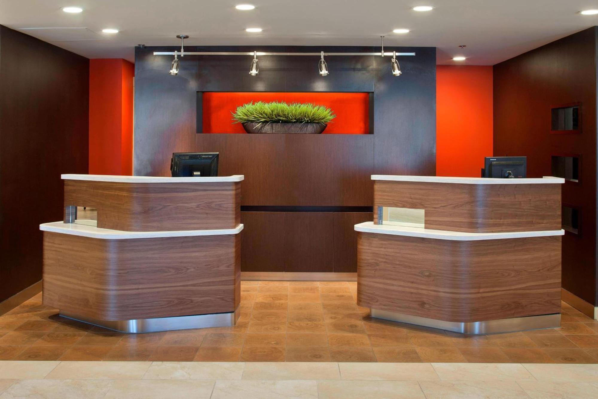 Courtyard By Marriott Pueblo Hotel Exterior photo
