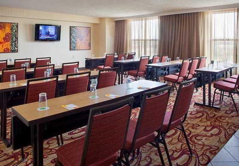 Courtyard By Marriott Pueblo Hotel Exterior photo