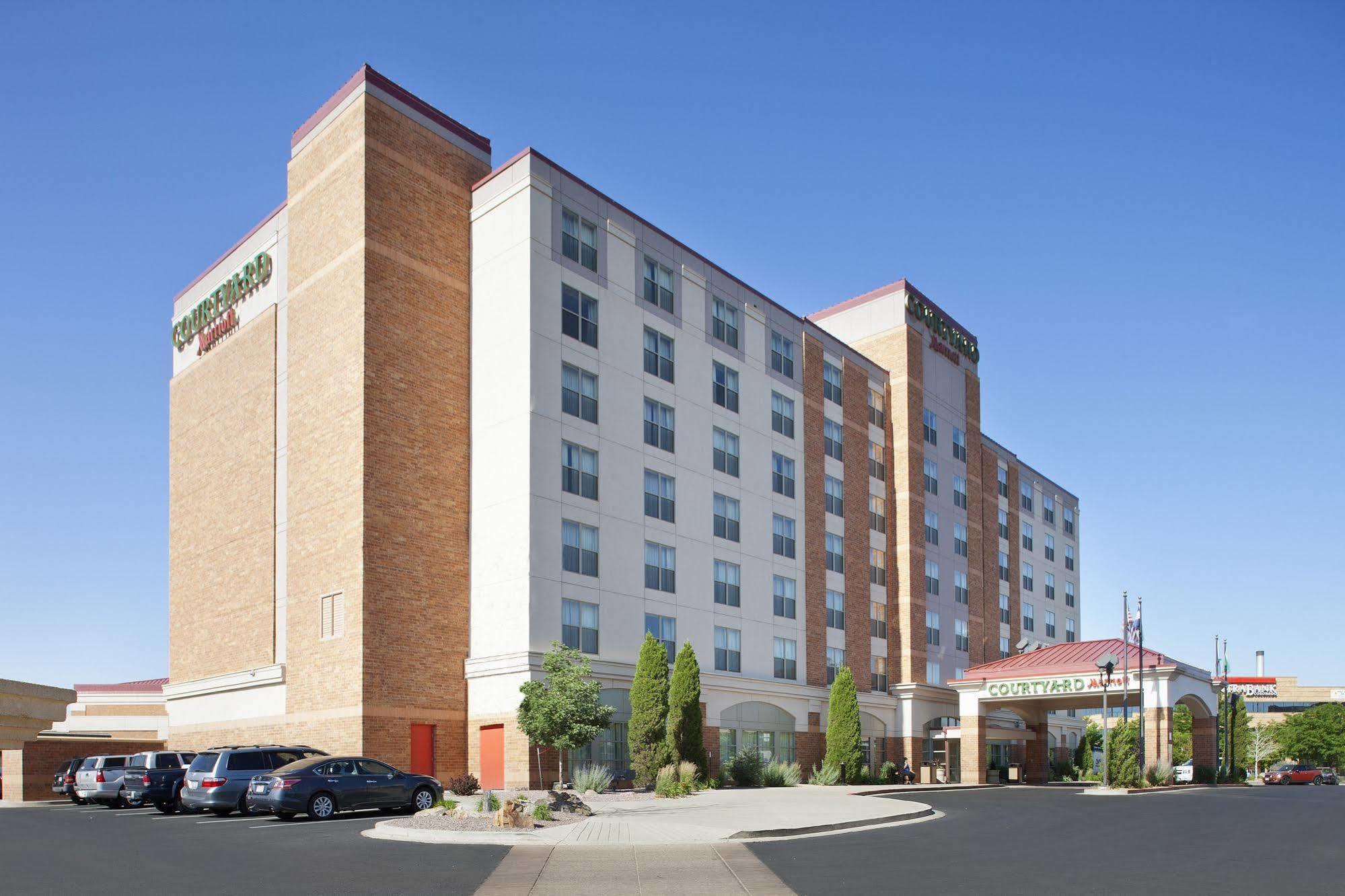 Courtyard By Marriott Pueblo Hotel Exterior photo